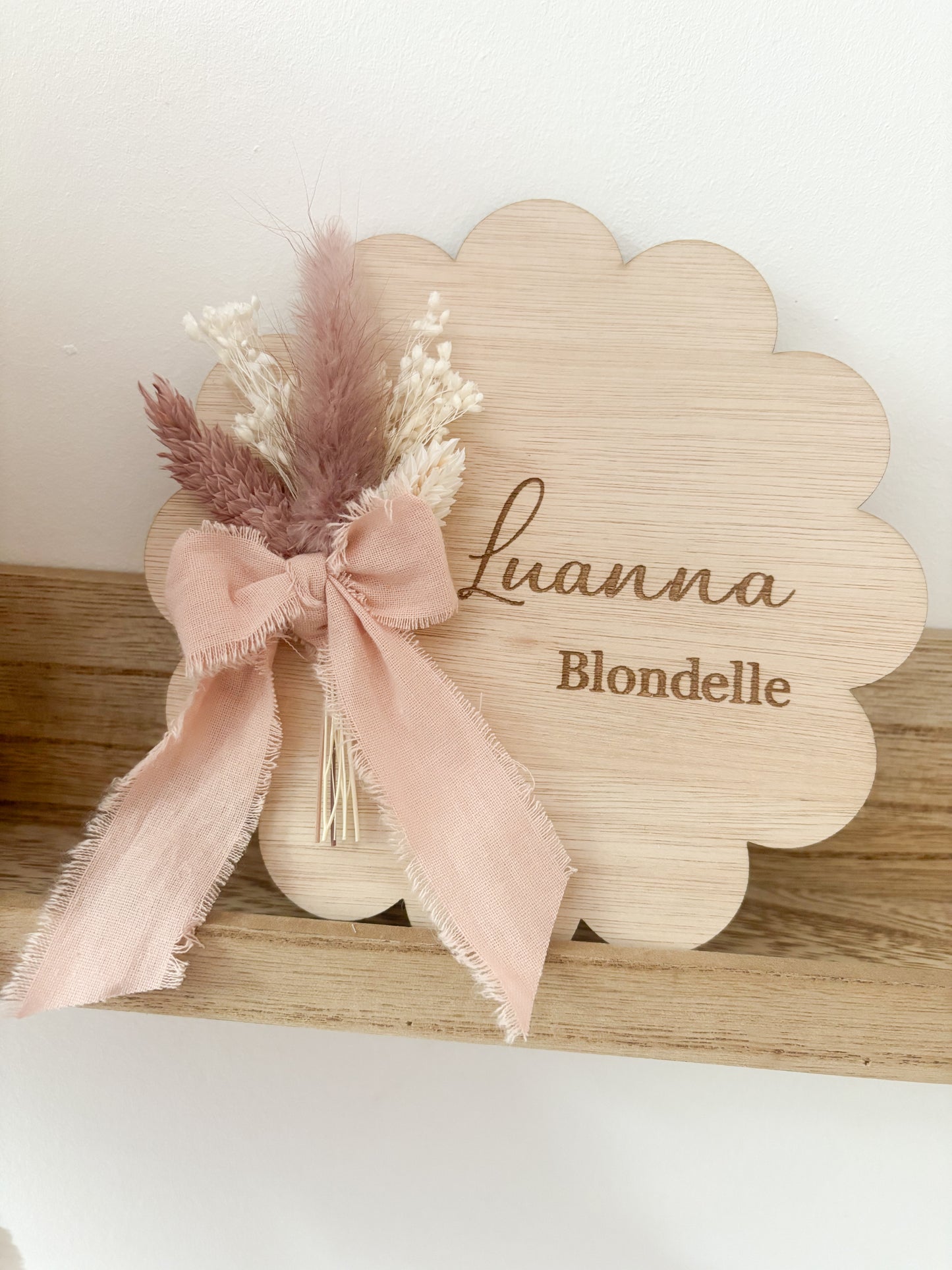 Geboortebord | Bloemenvorm met droogbloemen