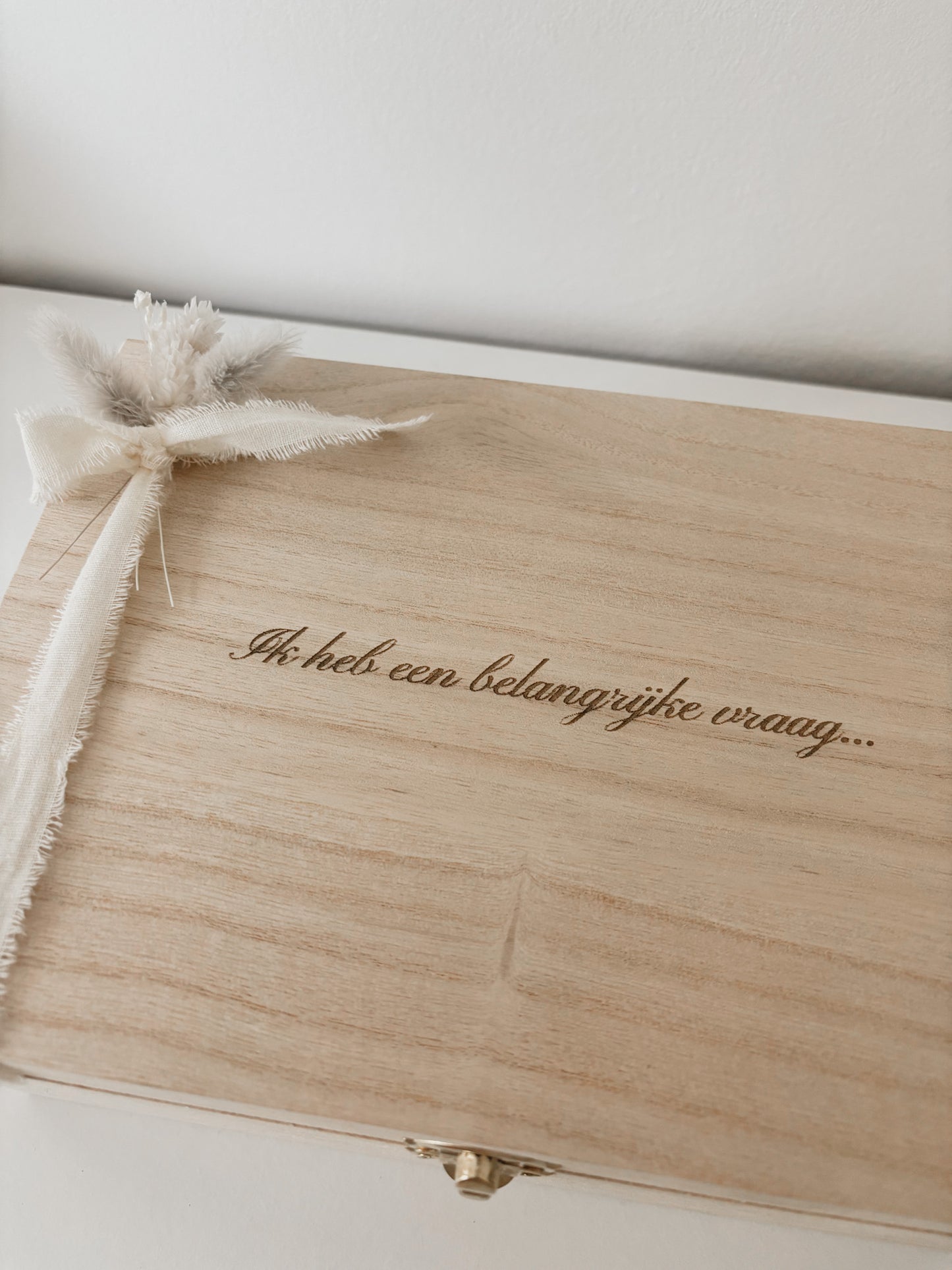 Houten kist gegraveerd
